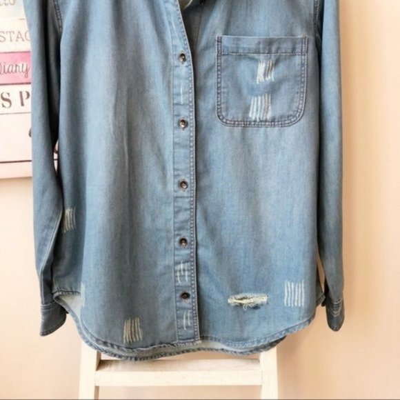 Revolve Heartloom Distressed Denim Button Down Shirt Women's Size Small NWOT - Picture 4 of 8